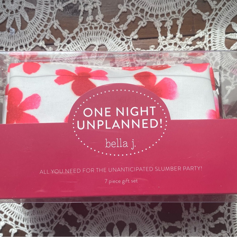 bella j. One Night Unplanned 7 Piece Overnight Bag Makeup Set